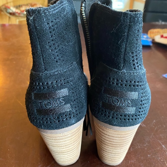 Tom’s Suede Booties - Picture 4 of 5